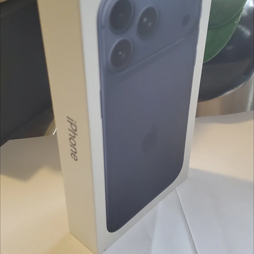 Apple iPhone - Dark Blue 17 Pro Max Box